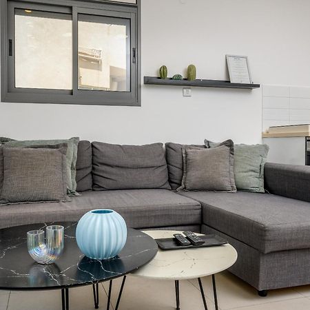 Very Nice 1 Bdr Apartment 2 Min From The Beach ! Tel Aviv Bagian luar foto