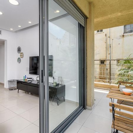 Very Nice 1 Bdr Apartment 2 Min From The Beach ! Tel Aviv Bagian luar foto