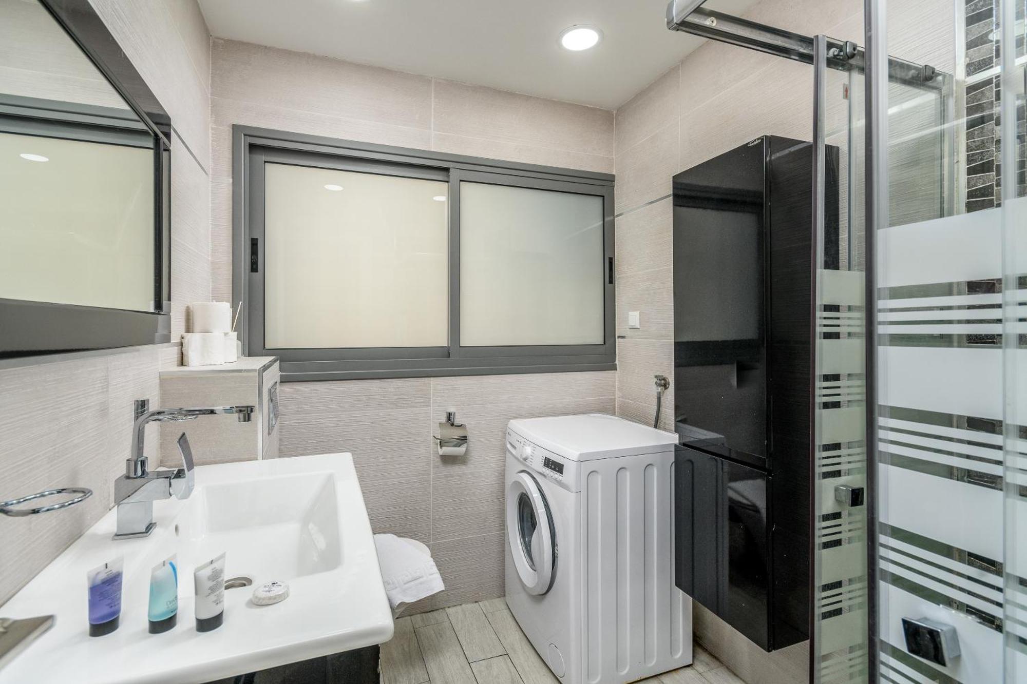 Very Nice 1 Bdr Apartment 2 Min From The Beach ! Tel Aviv Bagian luar foto